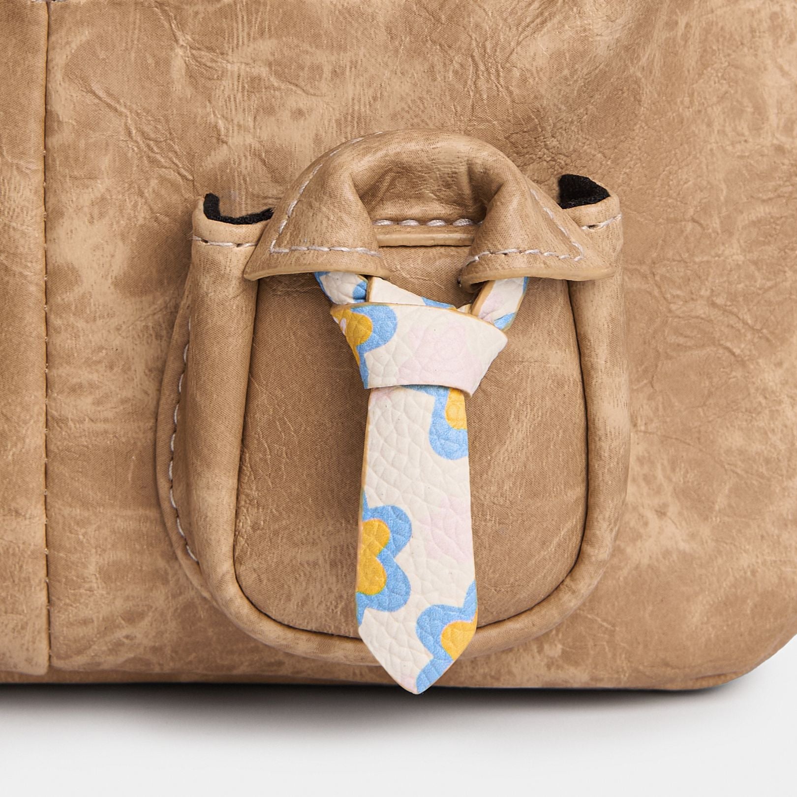 GIFT BOX - Mini C2-Pocket Hobo Tie Sand Beige x SET HEART IN HORSE KEY CHAIN