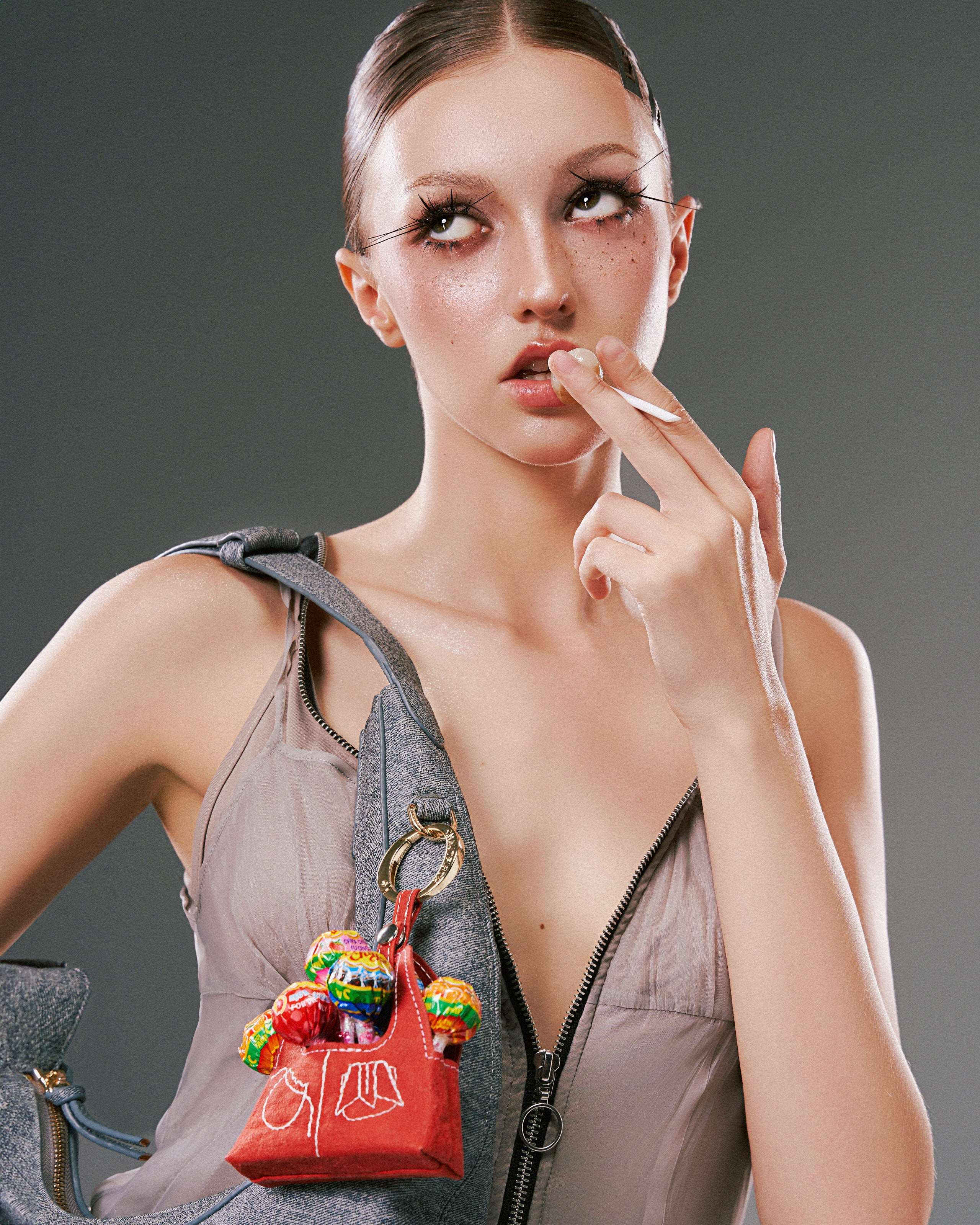 Túi xách CRESCENT MOON màu Nâu Beige vân cá sấu