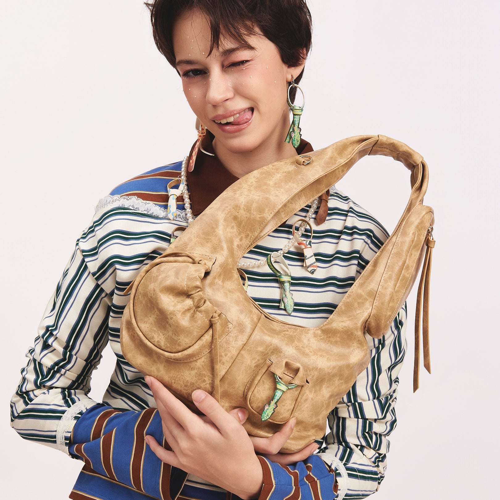 Túi xách Hobo C2-Pocket size Medium (M) Cà vạt màu Beige cát