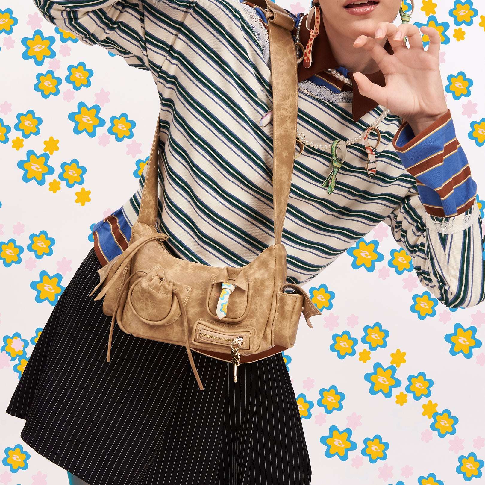 Túi xách C5-Pocket size nhỏ (S) Cà vạt màu Beige cát