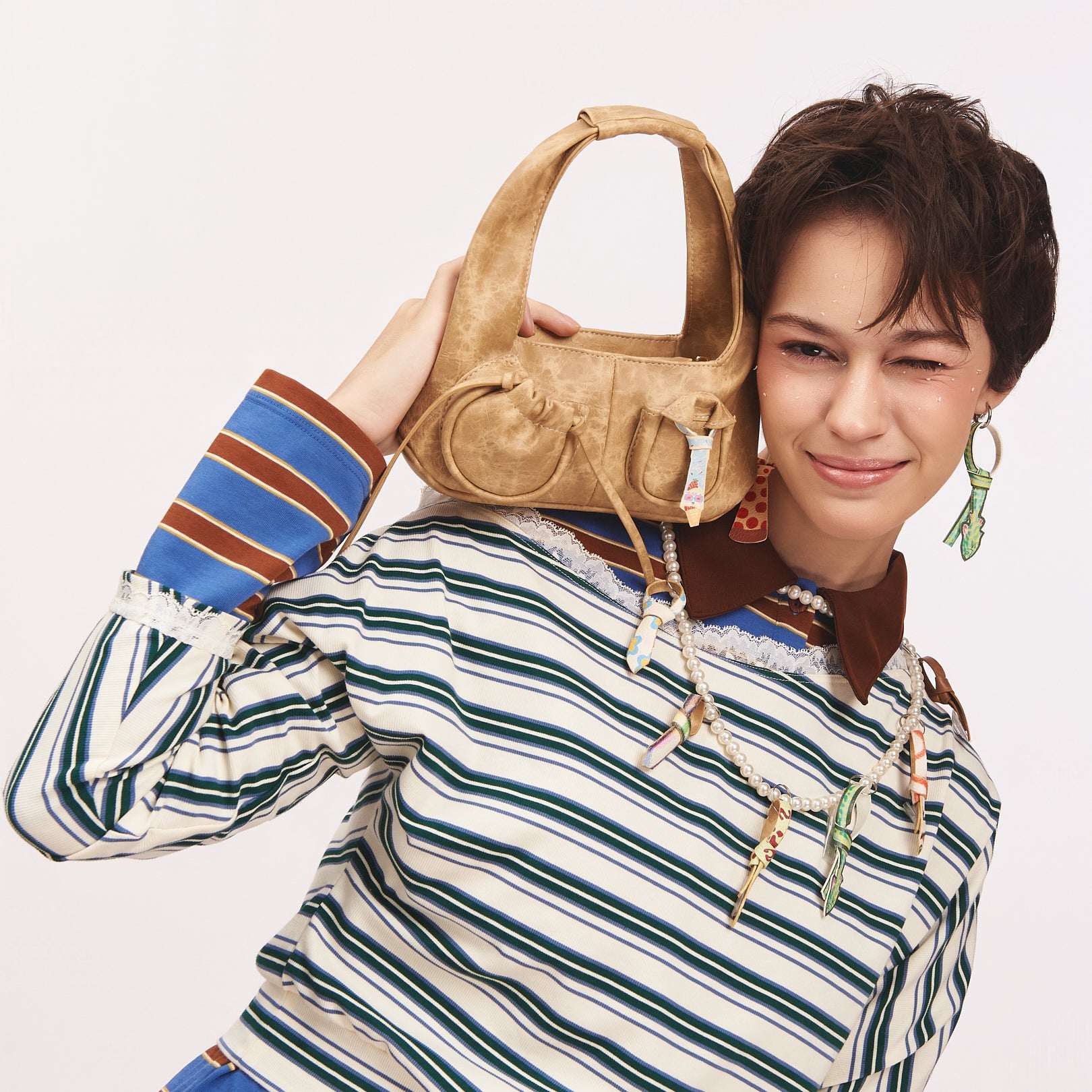 Túi xách hobo C2-pocket Mini Cà vạt màu Beige cát