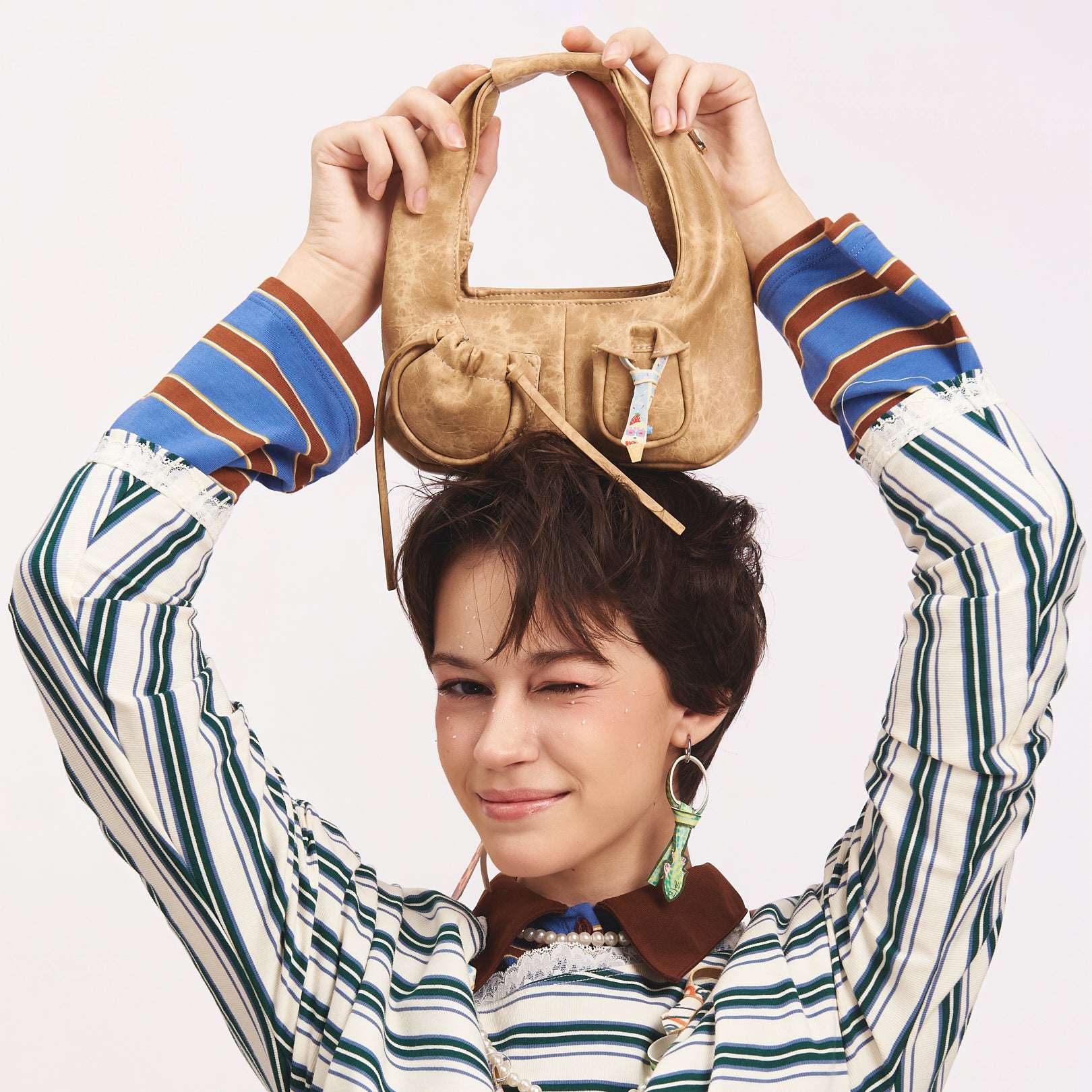 BỘ QUÀ TẶNG - Túi xách HOBO C2-POCKET TIE cà vạt size Mini x Móc khóa Heart in Horse