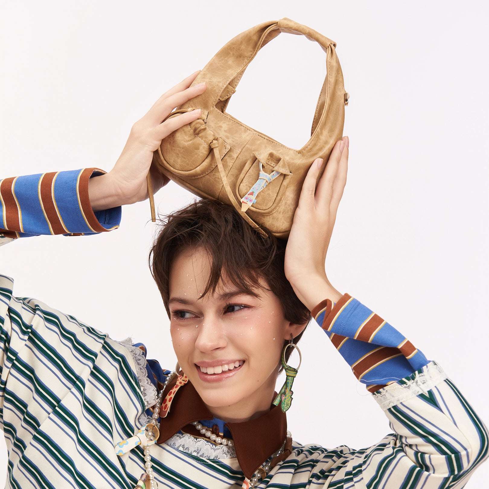 BỘ QUÀ TẶNG - Túi xách HOBO C2-POCKET TIE cà vạt size Mini x Móc khóa Heart in Horse