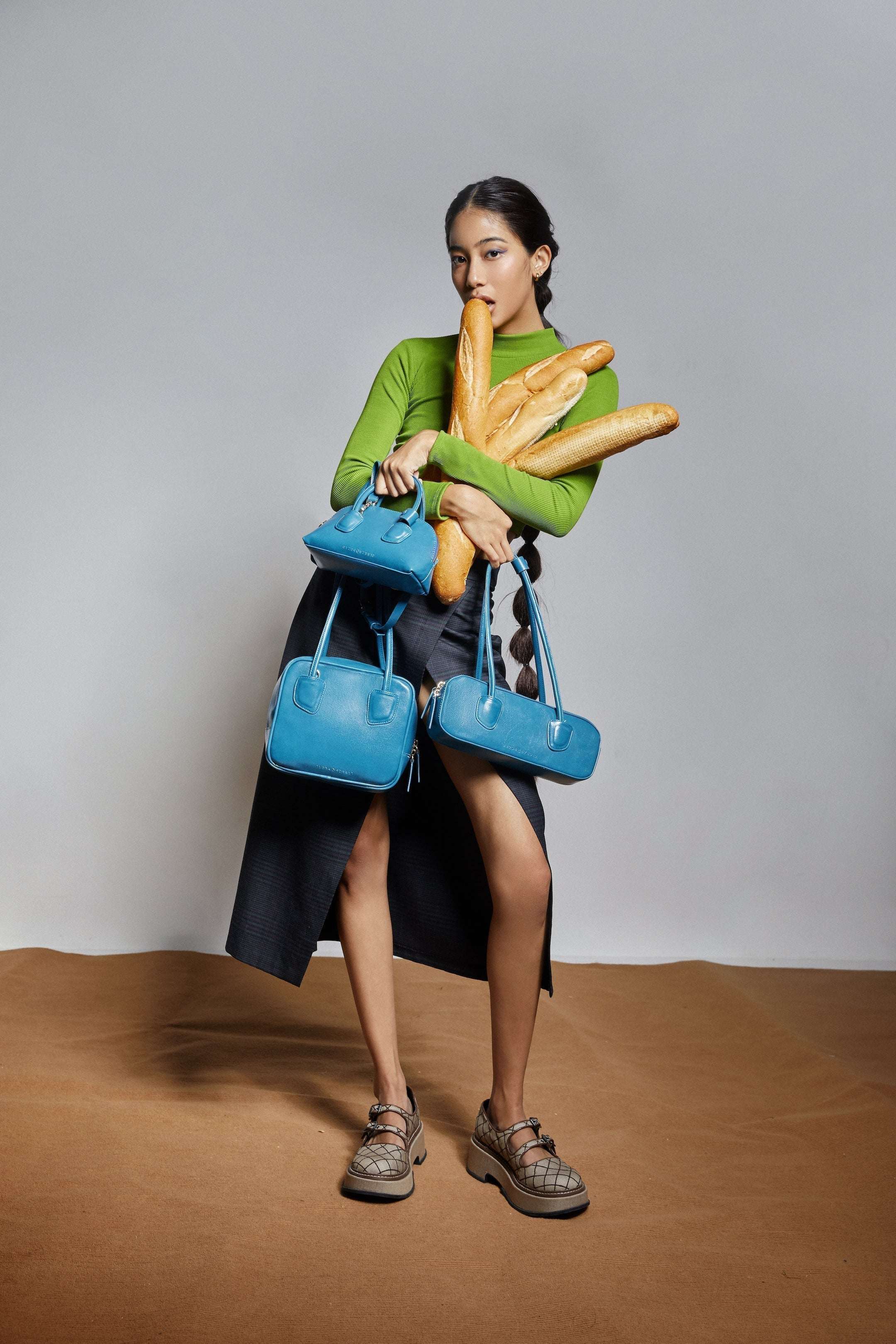 Túi xách BÁNH MÌ màu Trắng kem vân cá sấu họa tiết