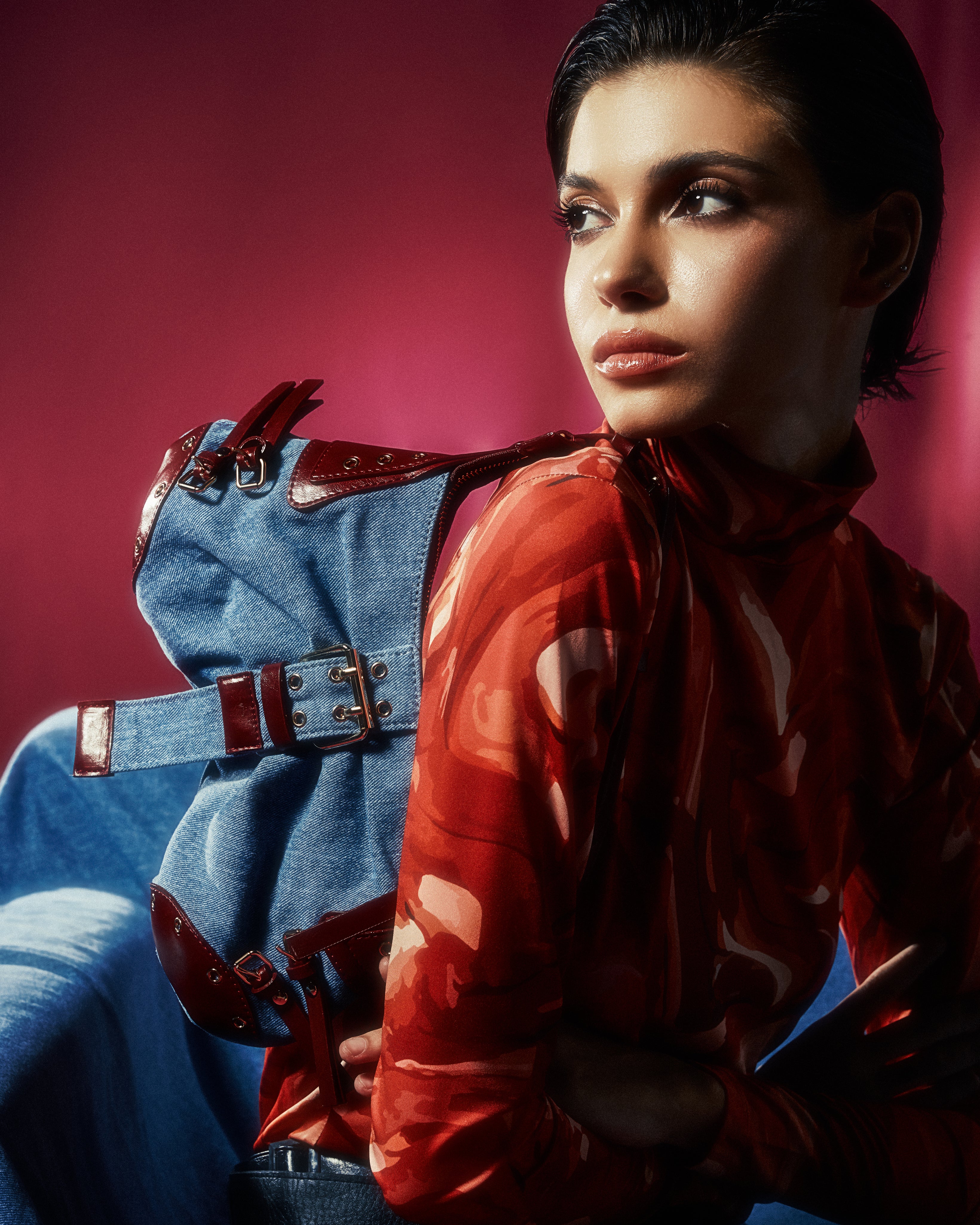 Túi xách BUTTERFLY màu denim phối đỏ đô