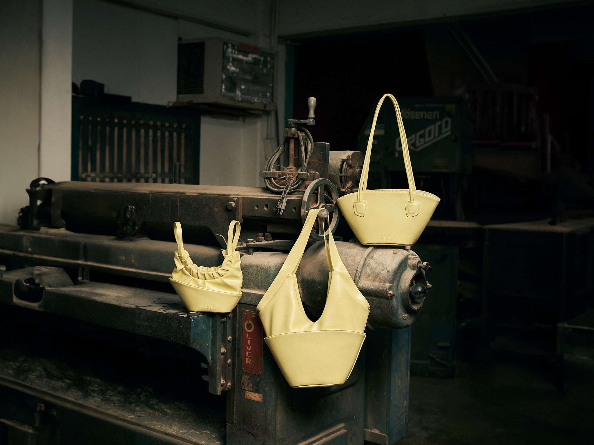 Túi xách HASO Basket màu Vàng bơ họa tiết