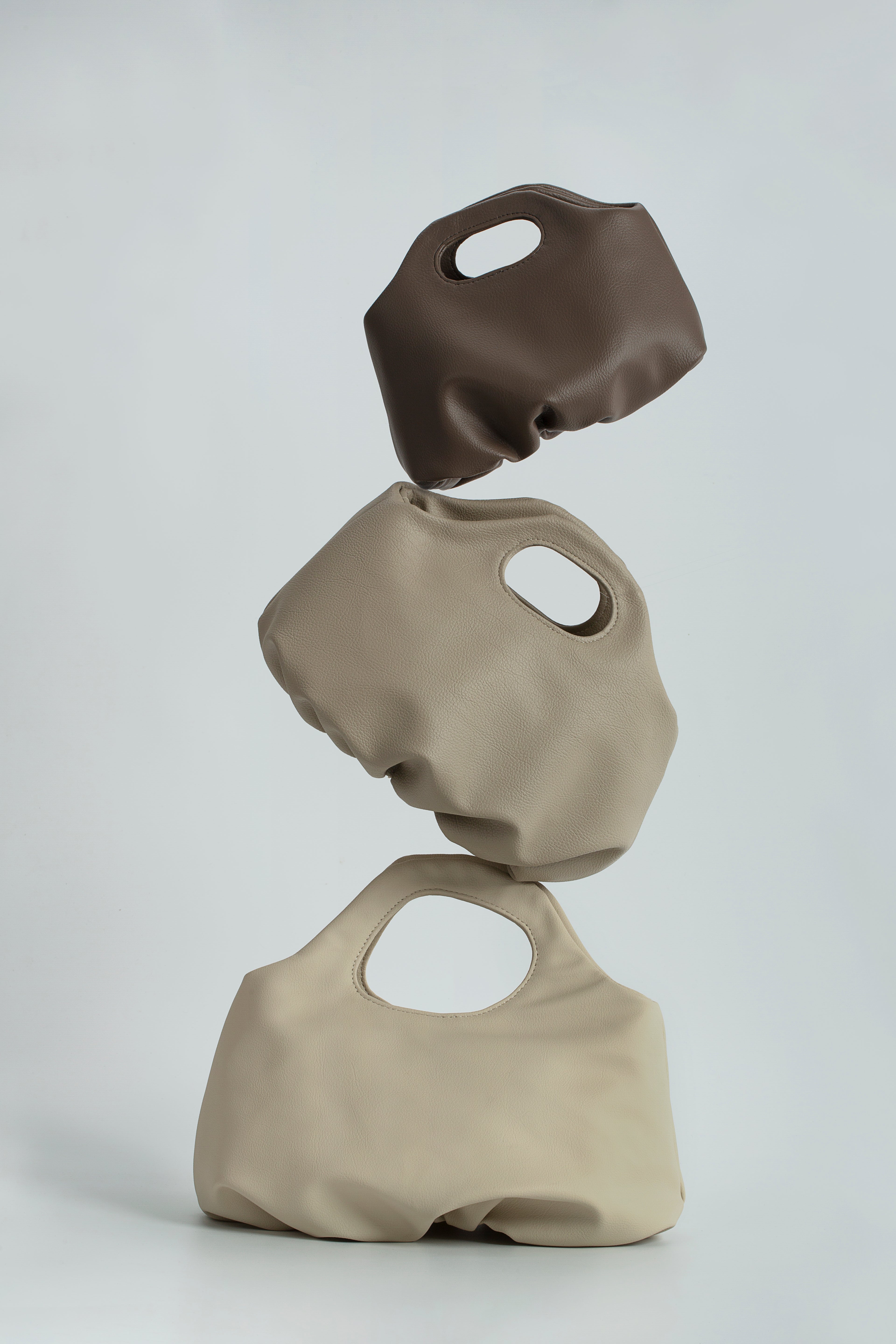 Túi xách Flower M (medium) màu beige tối