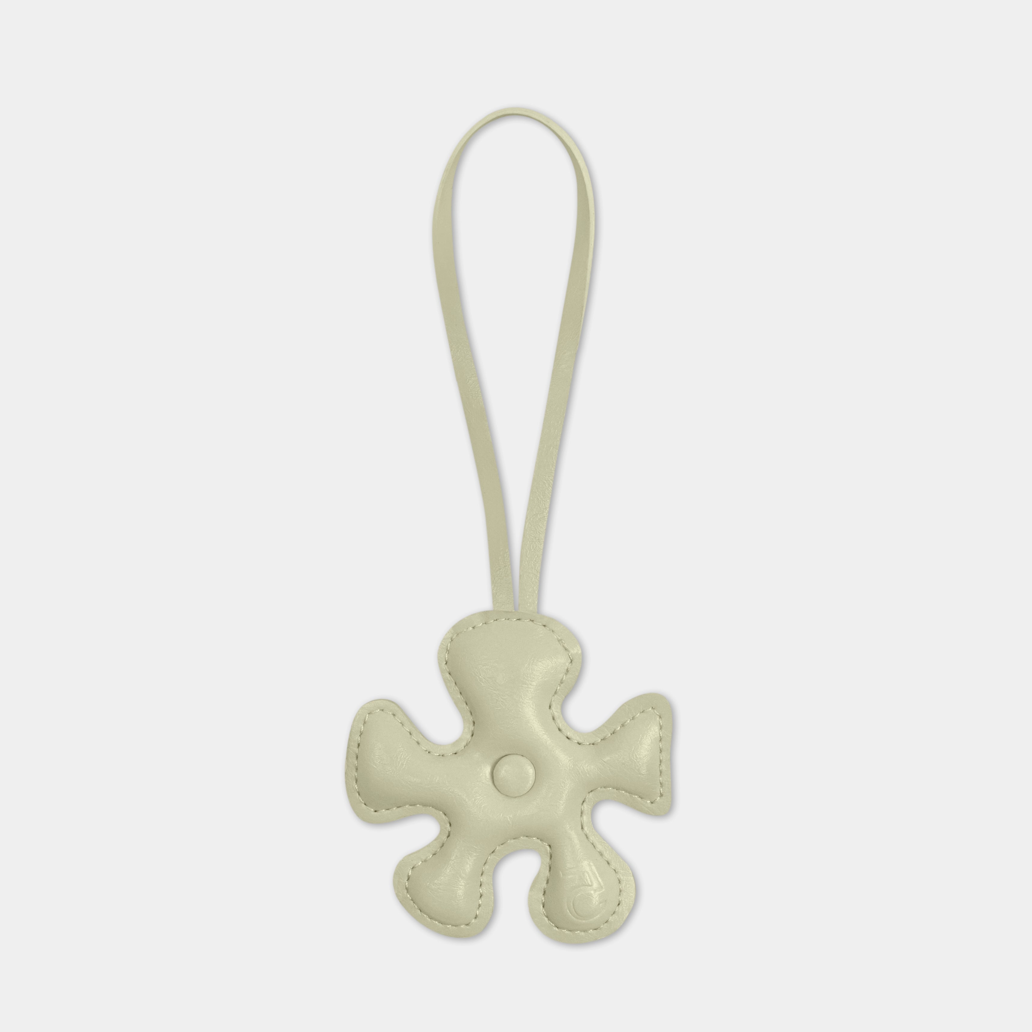Accessory Fan Flower Charm size mini in White Cream