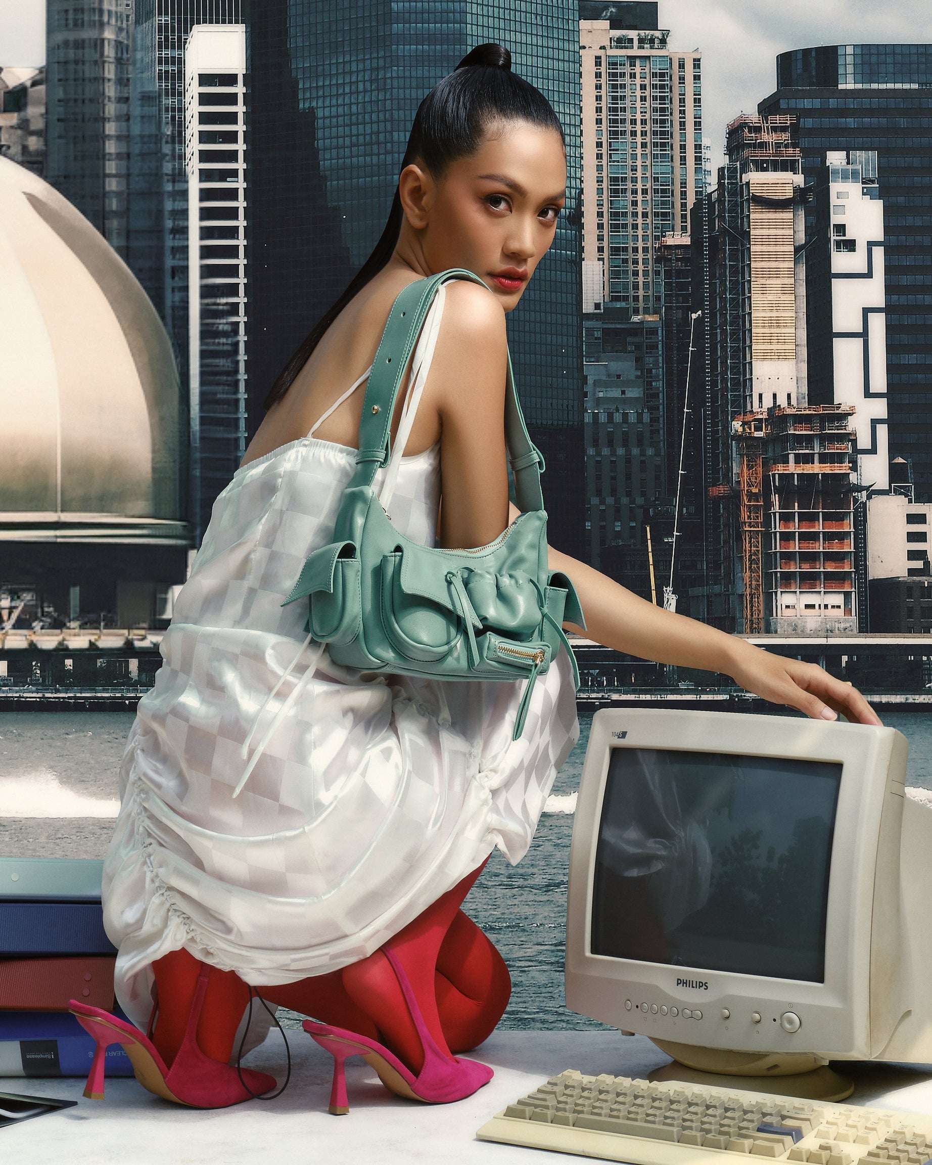 Túi xách C5-Pocket size (M) màu Nâu Vân