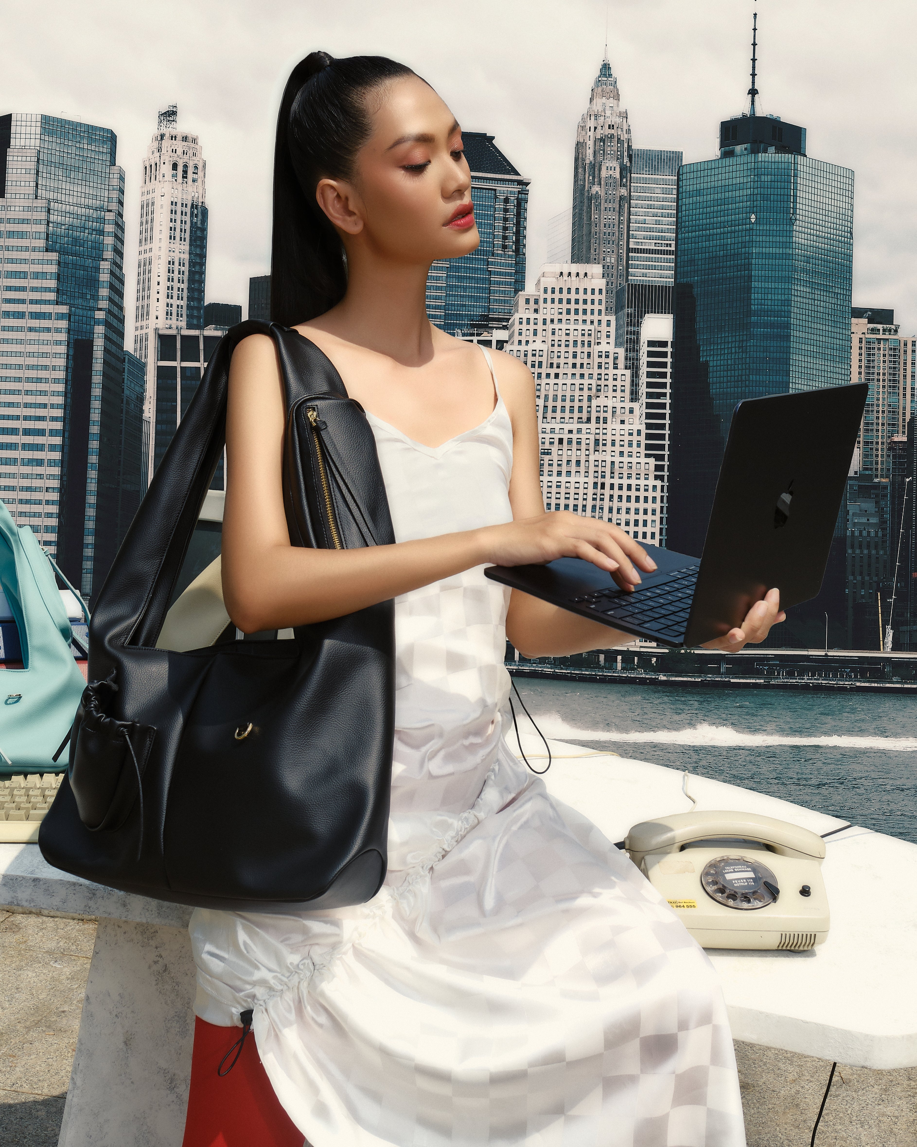 Túi xách Hobo C2-Pocket size Laptop (L) màu beige sáng