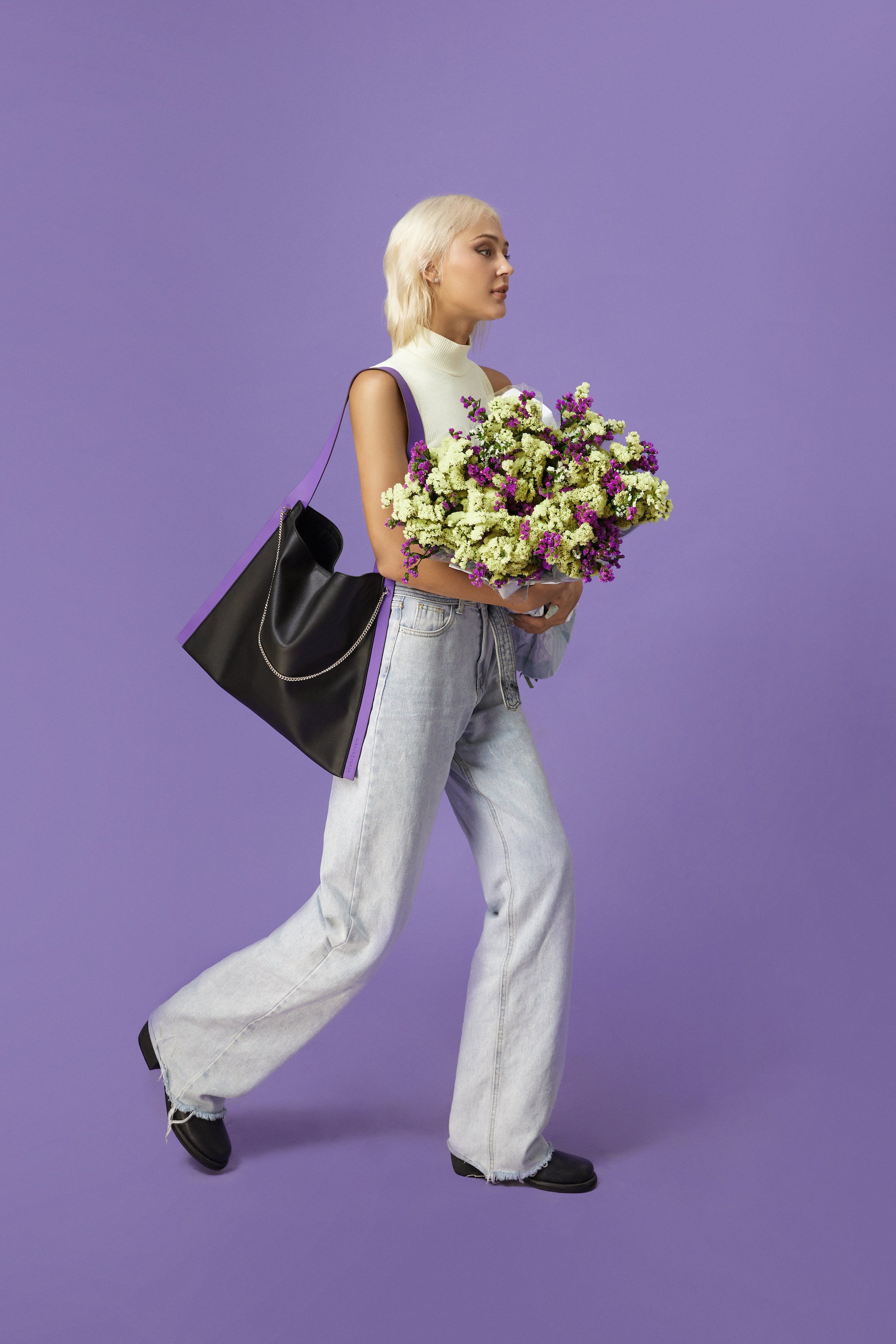 Túi xách PAPER TOTE màu đen dây cam đất