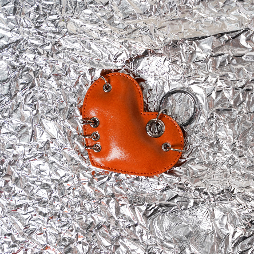 CHARM PHỤ KIỆN HOLE IN HEART - DẰM TRONG TIM