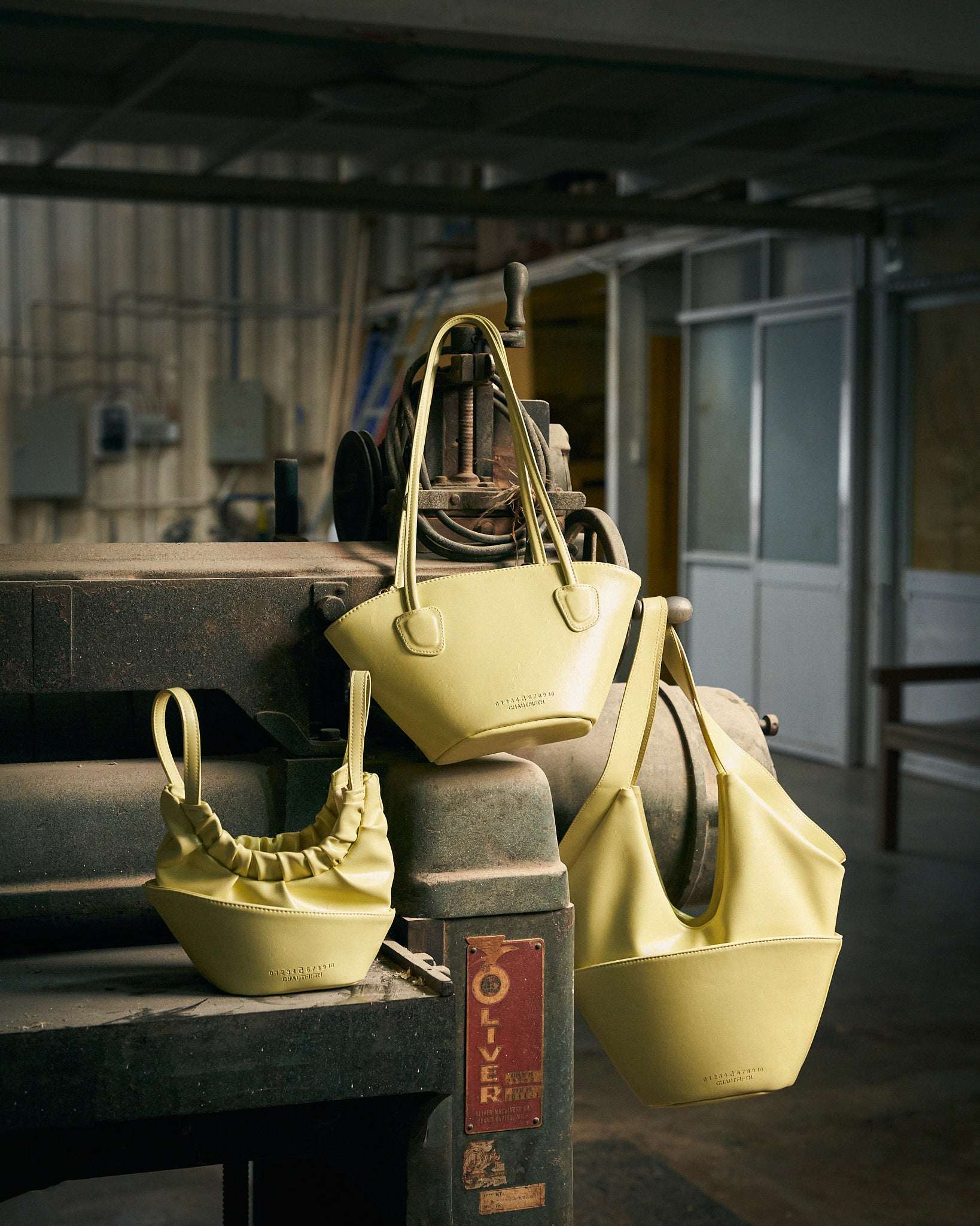 Túi xách HASO Basket màu Đỏ đô họa tiết