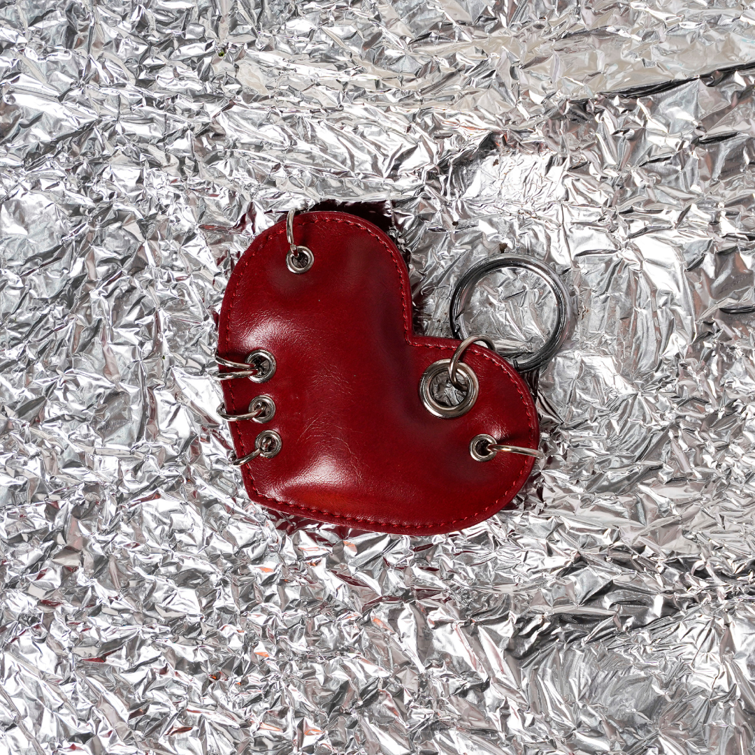 CHARM PHỤ KIỆN HOLE IN HEART - DẰM TRONG TIM