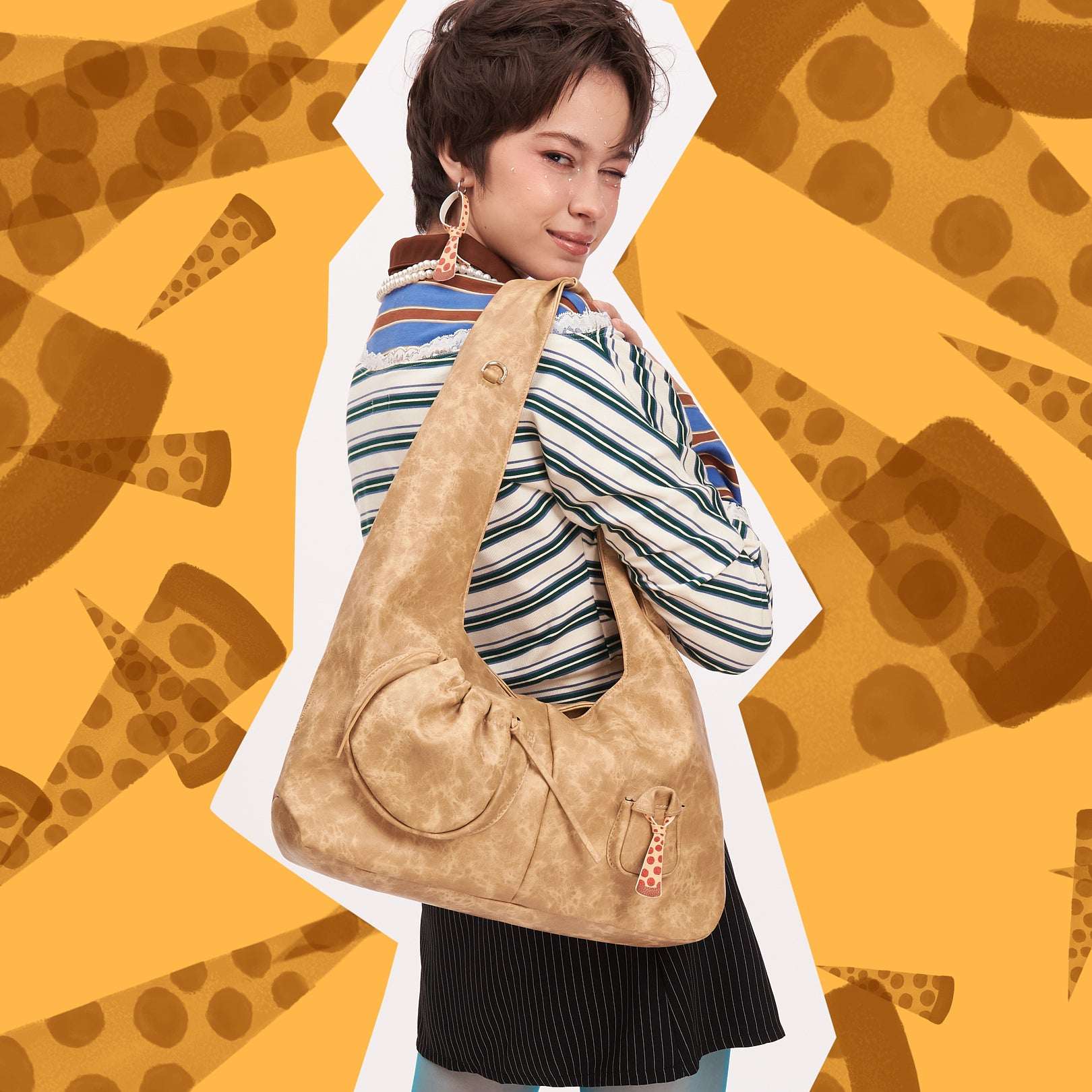 Túi xách Hobo C2-Pocket size Laptop (L) Cà vạt màu Beige cát