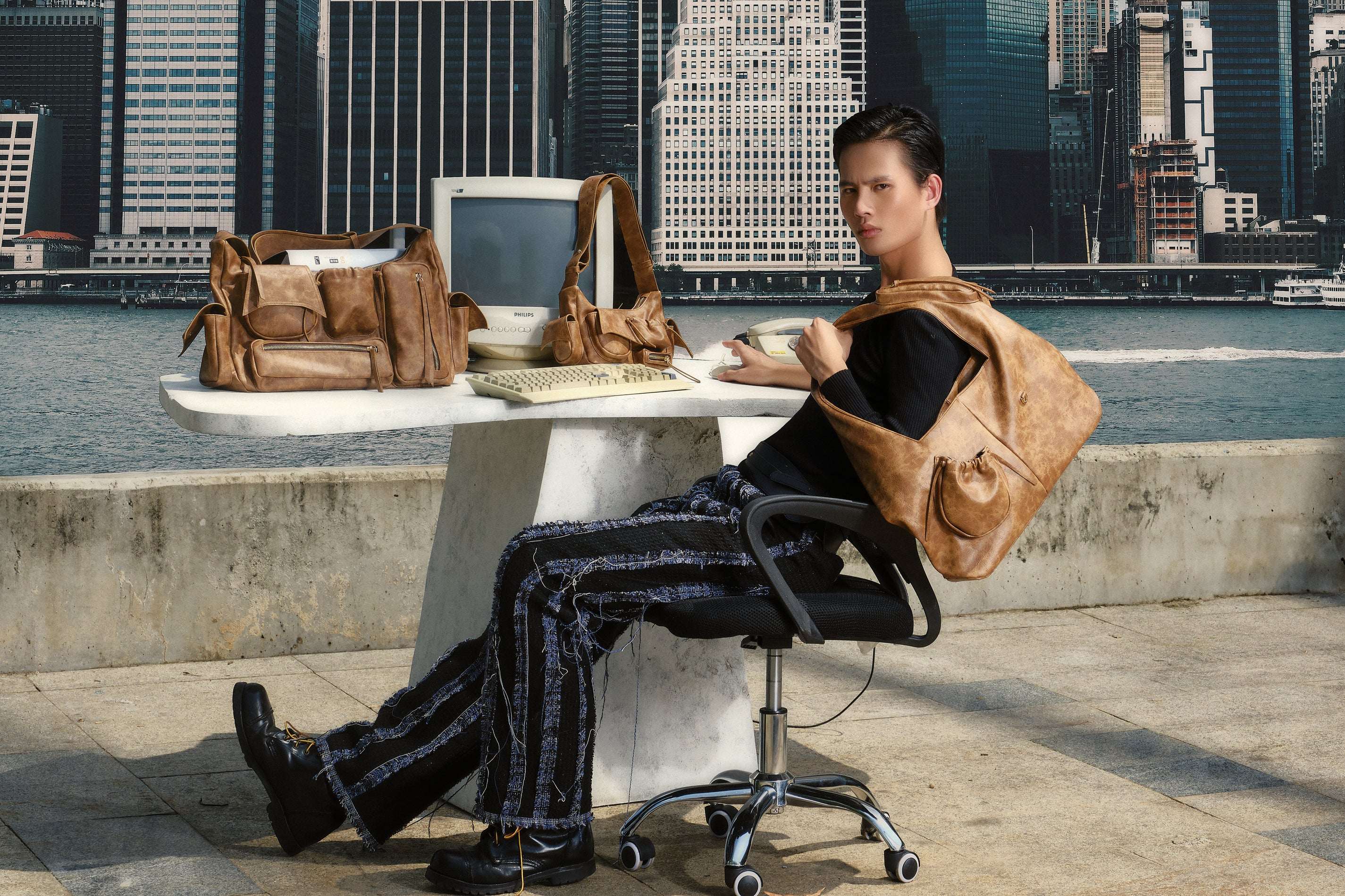 Túi xách C5-Pocket size (M) màu Nâu Vân