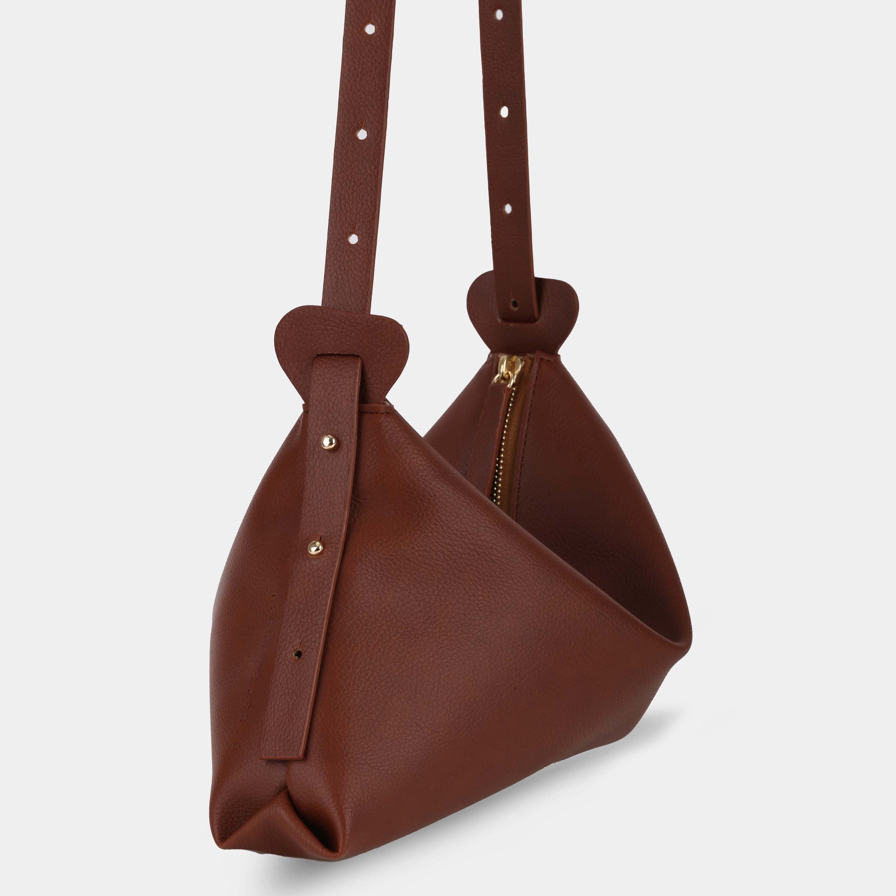 M BAG màu nâu đậm size lớn (M) CHAUTFIFTH